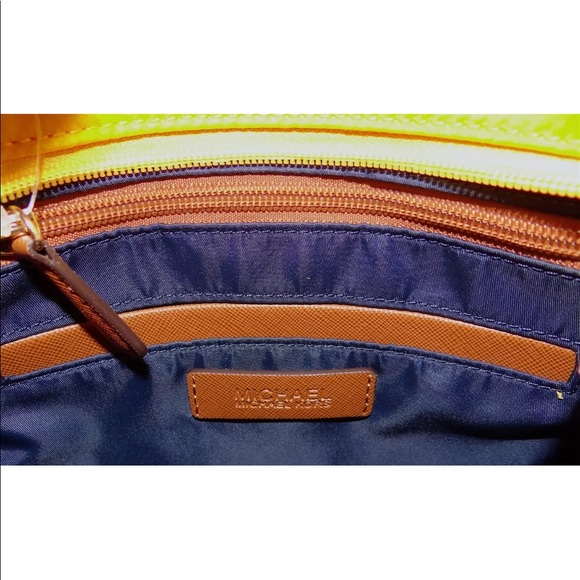 NWT- MK Authentic Crossbody Bag - Picture 7 of 8